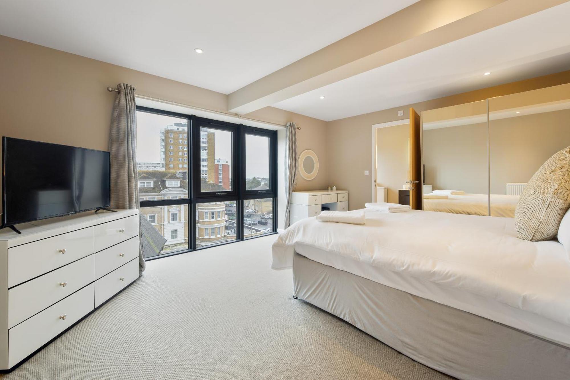 본머스 Westcliff Penthouse With Sea Views And Balcony 아파트 외부 사진