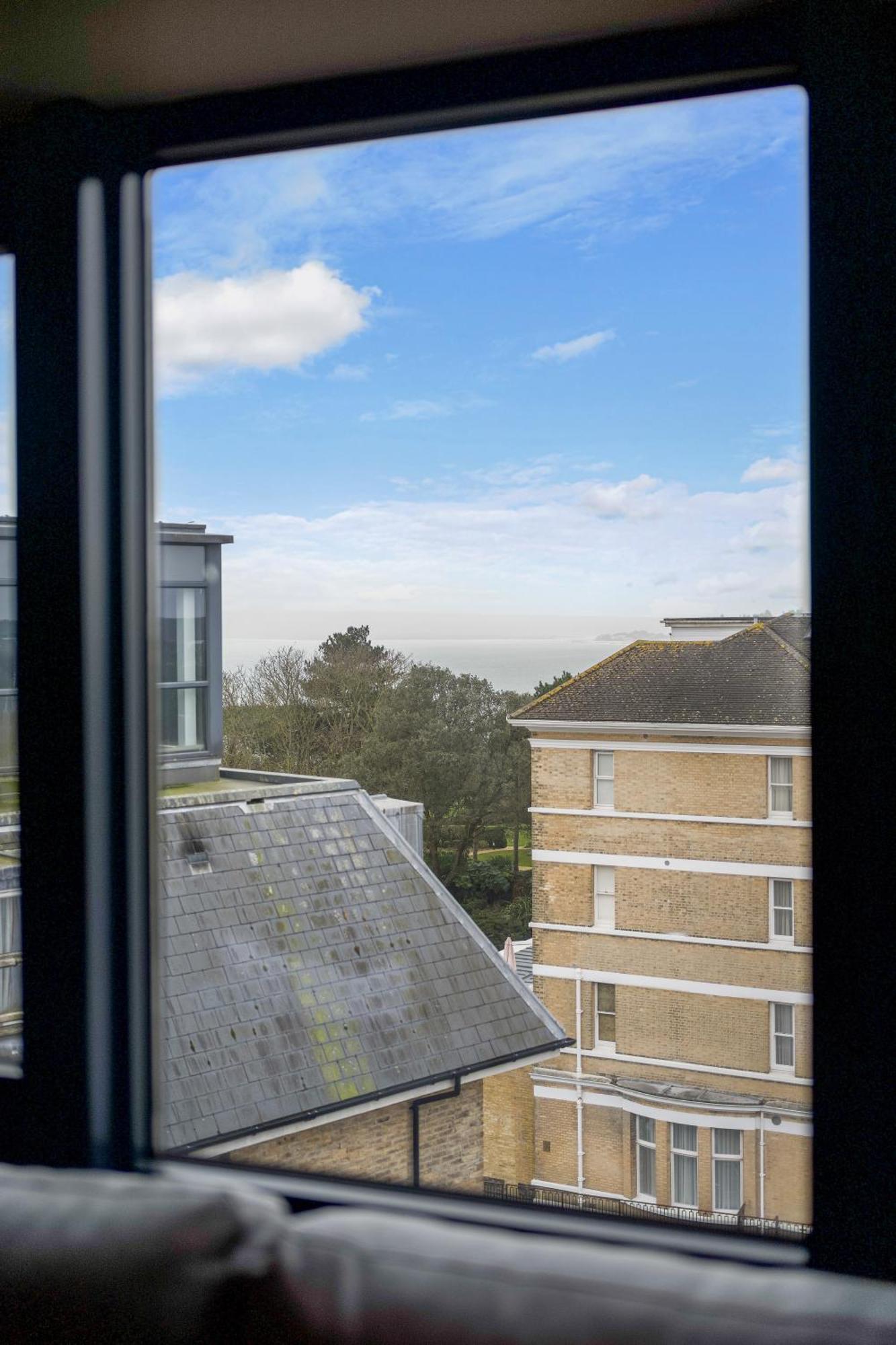 본머스 Westcliff Penthouse With Sea Views And Balcony 아파트 외부 사진